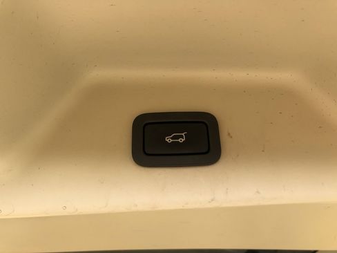 Used 2015 Land Rover Range Rover HSE image 10