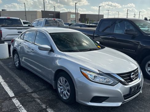 Used 2017 Nissan Altima 2.5 S w/ Power Driver Seat Package image 2