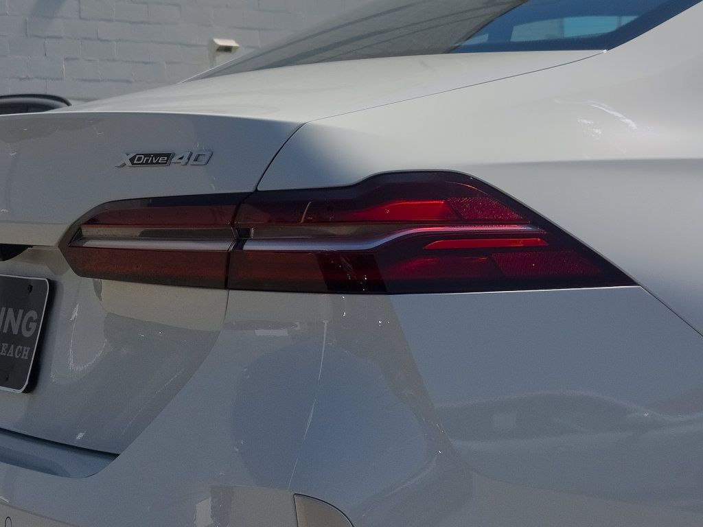 New 2027 BMW i5 xDrive40 AWD/4WD image 4