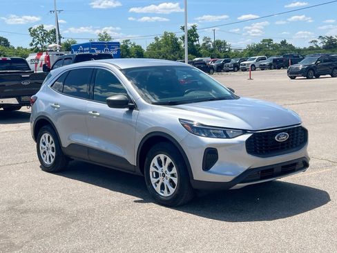 Used 2023 Ford Escape Active AWD/4WD image 2