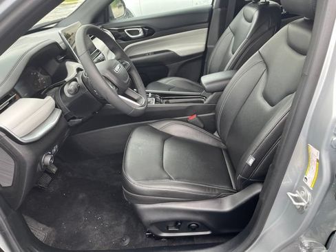 Used 2025 Jeep Compass Limited AWD/4WD image 9