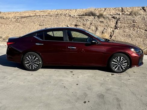 New 2025 Nissan Altima 2.5 SV image 8