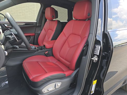 New 2025 Porsche Macan image 5