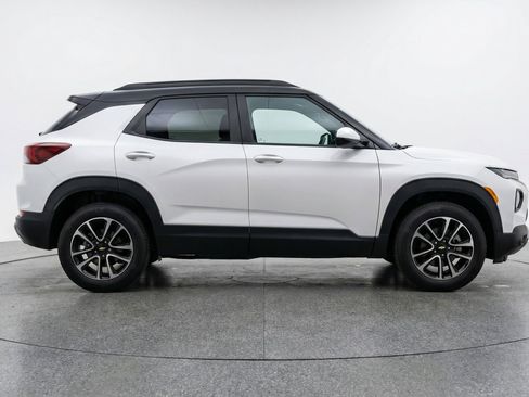 Used 2025 Chevrolet TrailBlazer LT FWD image 11