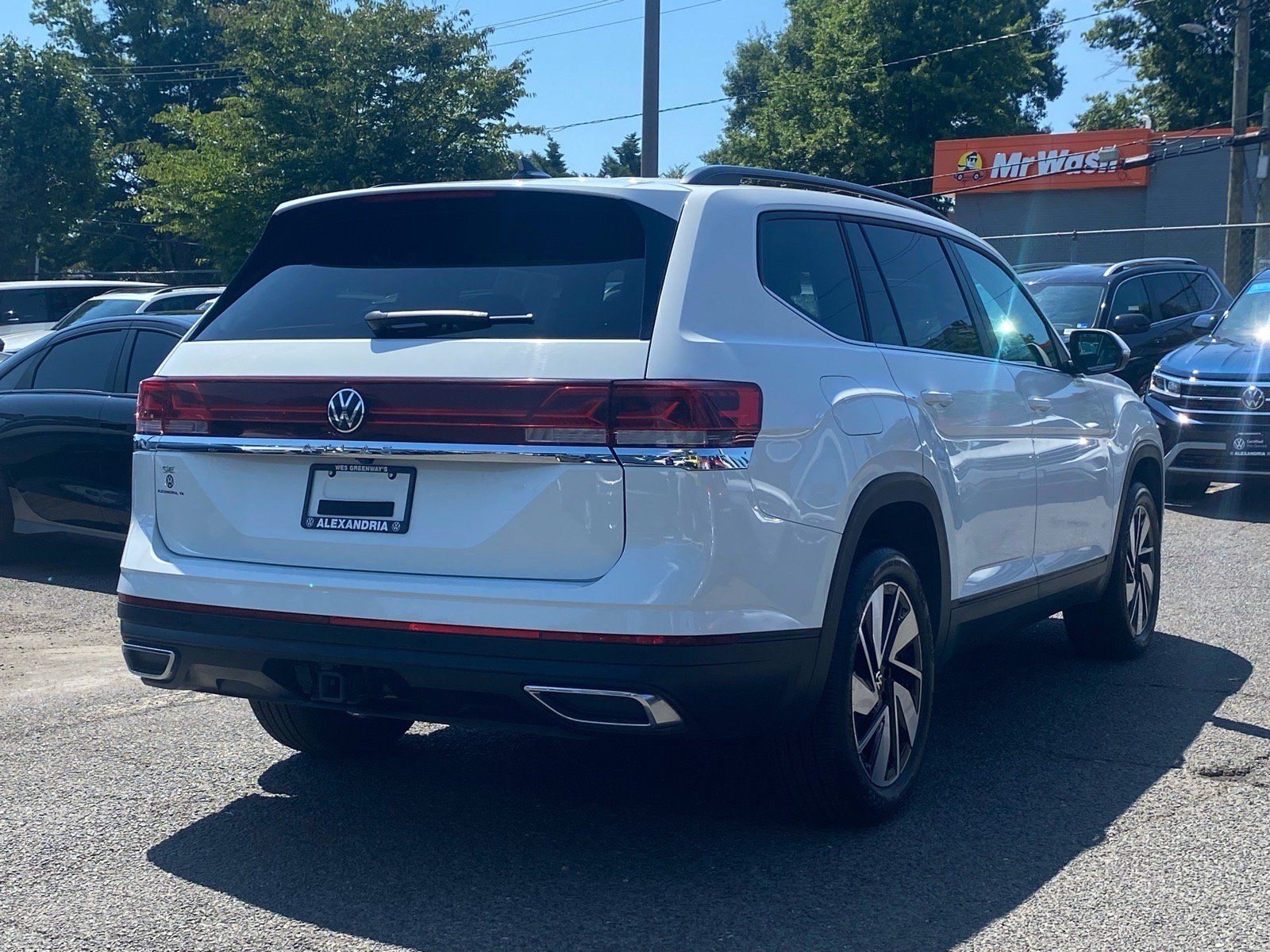 Certified 2024 Volkswagen Atlas SE FWD image 3