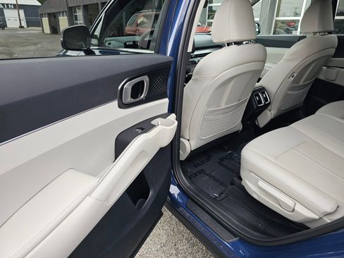 Used 2024 Kia Sorento S image 21