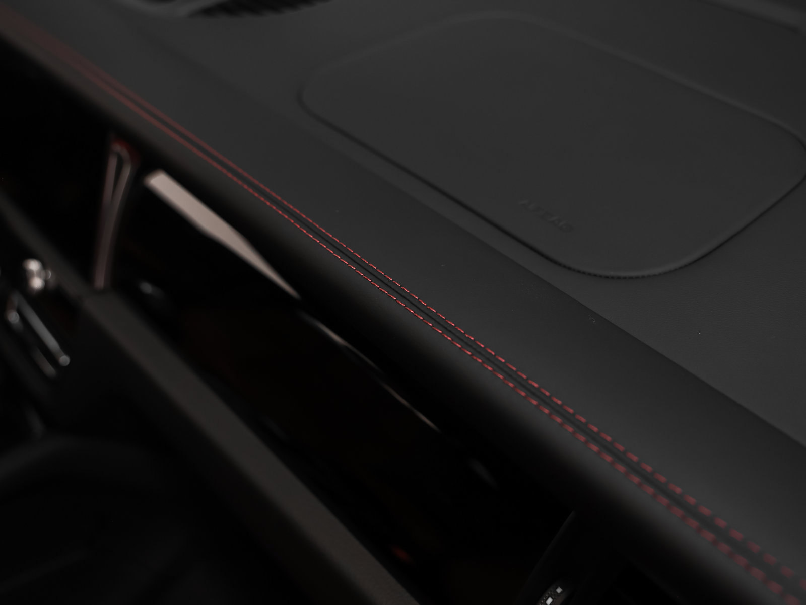 Certified 2026 Porsche Macan AWD/4WD image 23