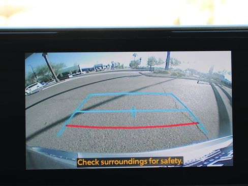 Used 2023 Toyota Highlander XLE image 17