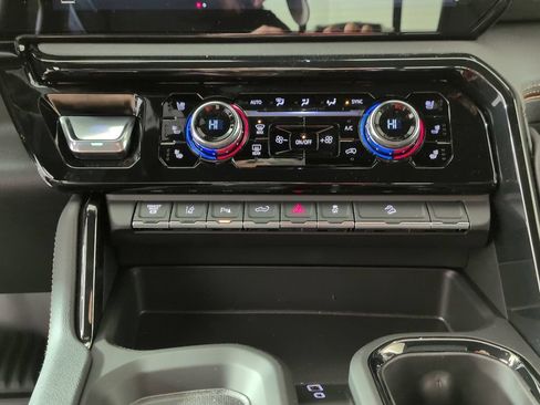 New 2026 GMC Sierra 2500 AT4 w/ AT4 Premium Plus Package AWD/4WD image 15