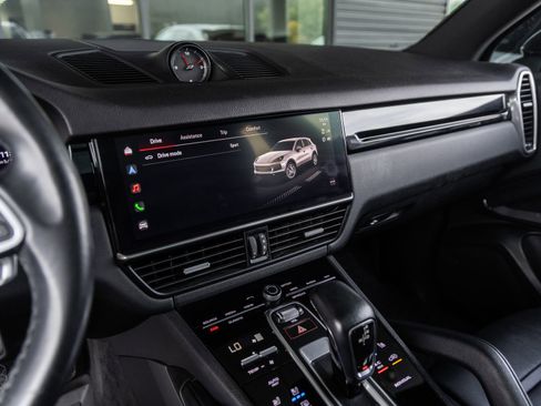 Certified 2022 Porsche Cayenne AWD/4WD image 26