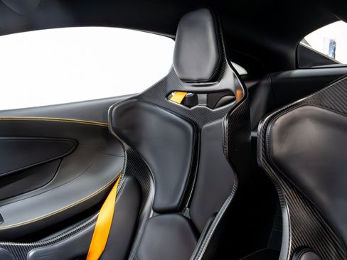 Used 2019 McLaren 600LT RWD image 11