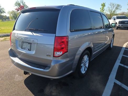 Used 2016 Dodge Grand Caravan SXT image 8