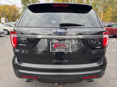 Used 2019 Ford Explorer XLT w/ Equipment Group 202A image 6