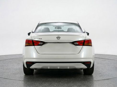 Used 2025 Nissan Altima 2.5 SV FWD image 7