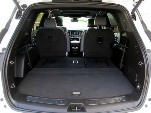 Used 2024 Buick Enclave Essence image 29