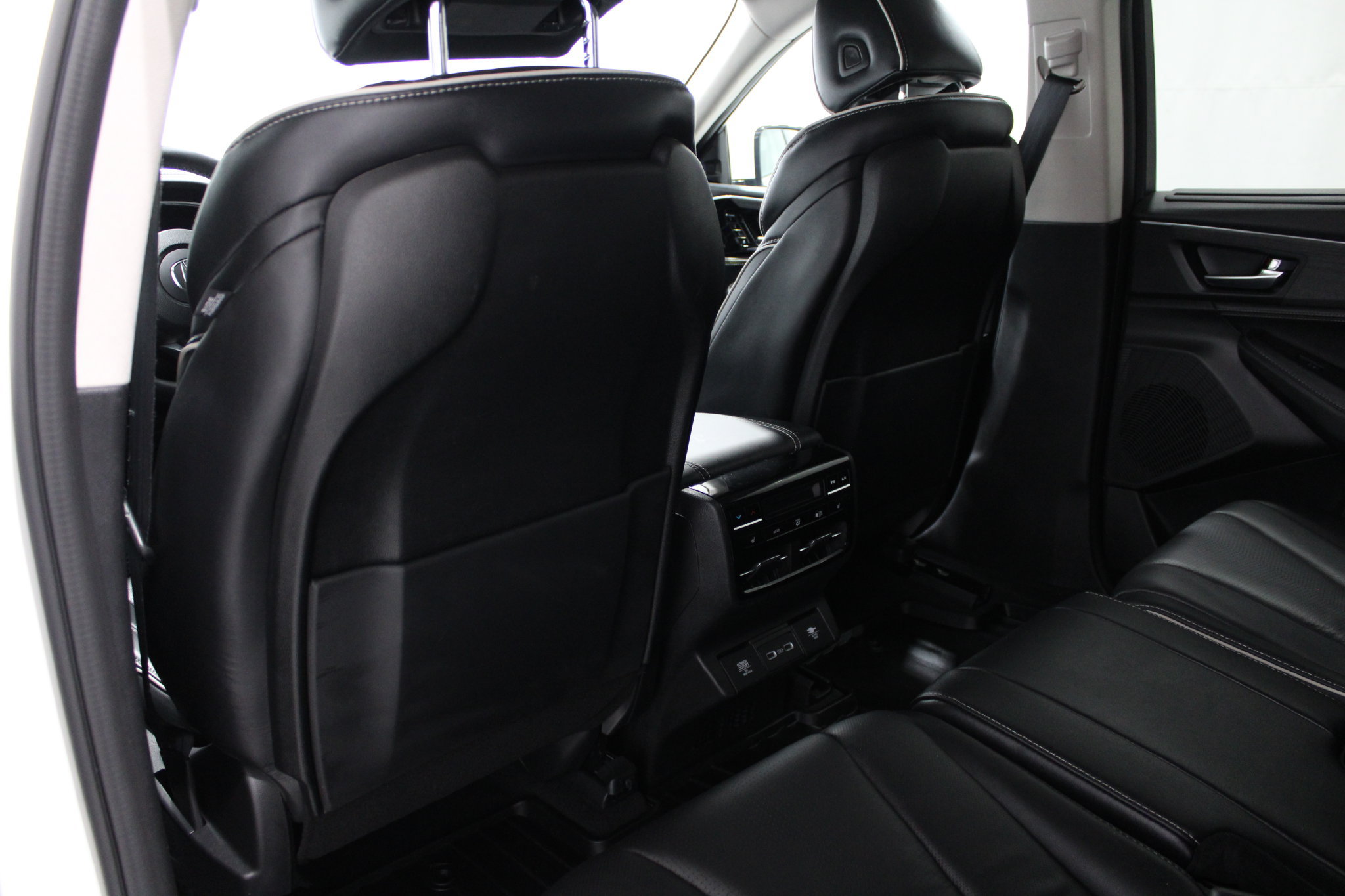 Used 2023 Acura MDX w/ Advance Package AWD/4WD image 16