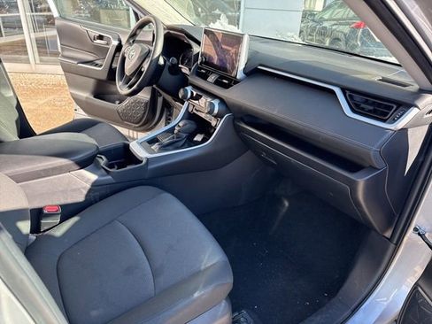 Used 2025 Toyota RAV4 XLE image 33