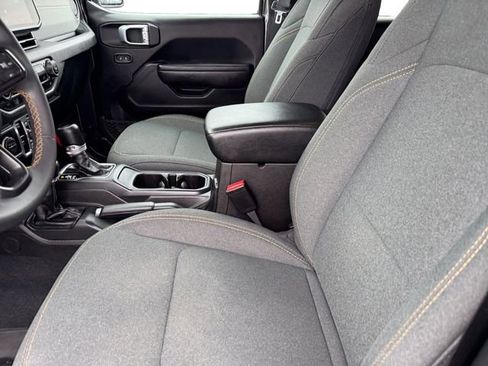 Used 2024 Jeep Wrangler Sport S image 12