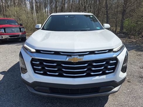 Used 2025 Chevrolet Equinox LT FWD image 2