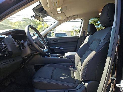 Certified 2024 Nissan Pathfinder S image 14