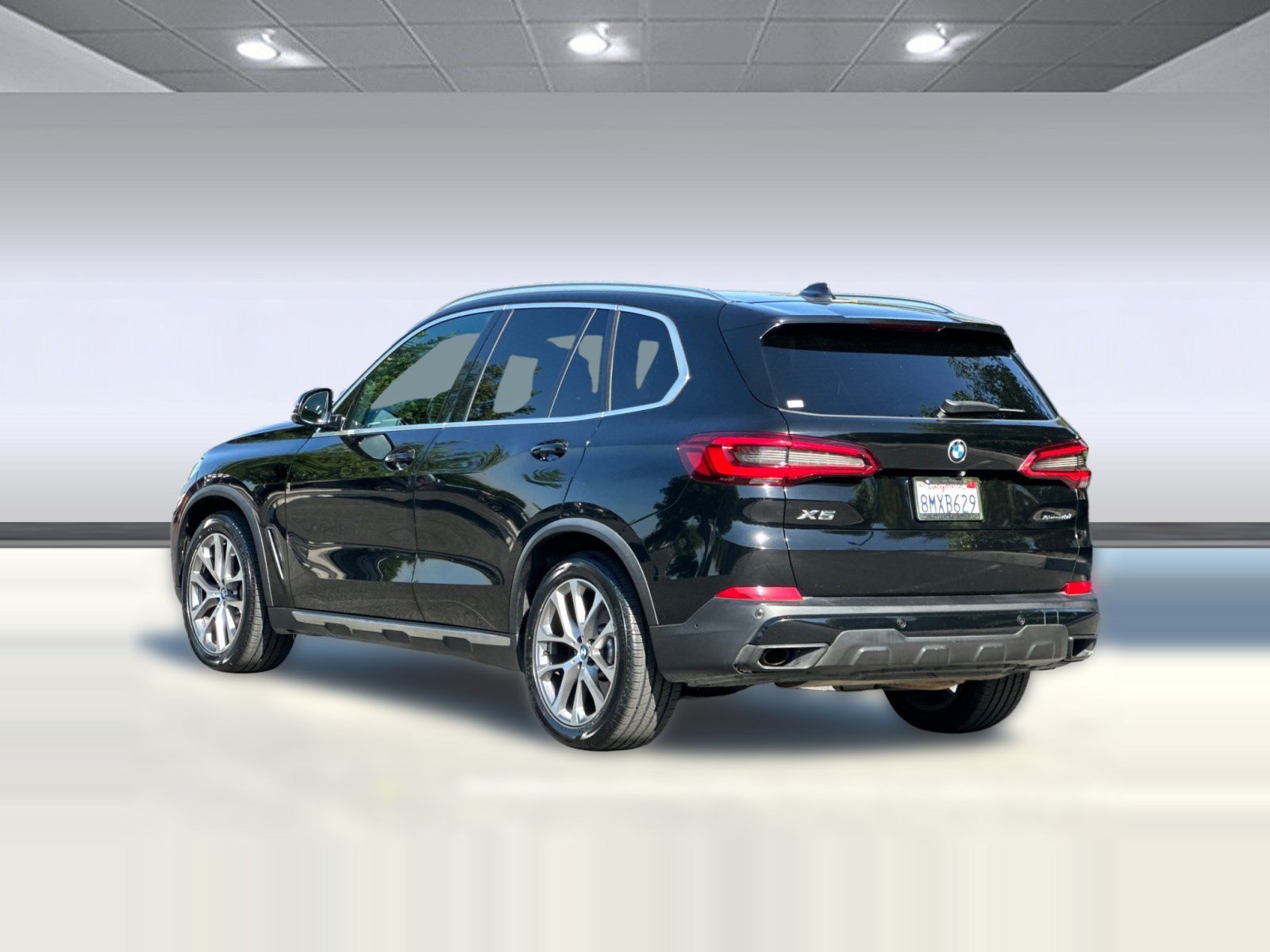 Used 2019 BMW X5 xDrive40i w/ Convenience Package AWD/4WD image 3