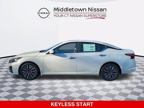 New 2025 Nissan Altima 2.5 SV w/ SV Premium Package FWD image 11