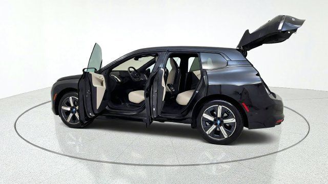 Used 2024 BMW iX xDrive50 w/ Premium Package AWD/4WD image 15