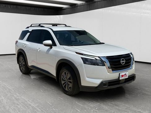 Used 2025 Nissan Pathfinder SV FWD image 7
