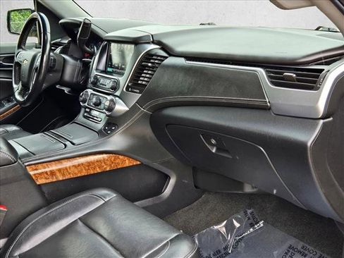 Used 2018 Chevrolet Suburban Premier AWD/4WD image 20