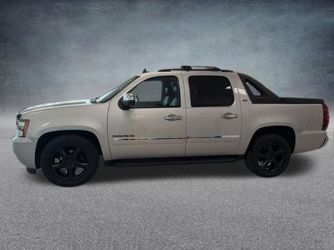 Used 2011 Chevrolet Avalanche LTZ image 10