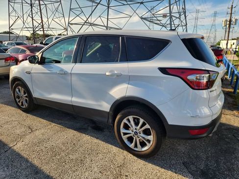 Used 2017 Ford Escape SE FWD image 4