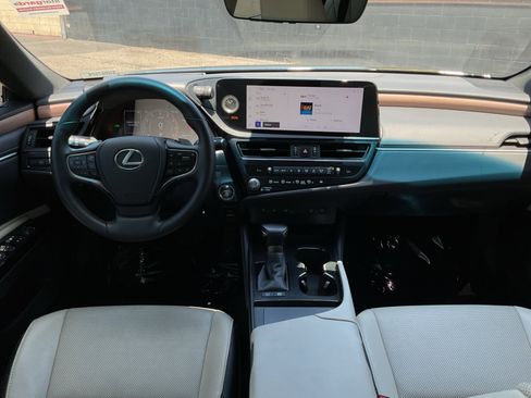 Used 2025 Lexus ES 300h w/ Premium Package FWD image 15