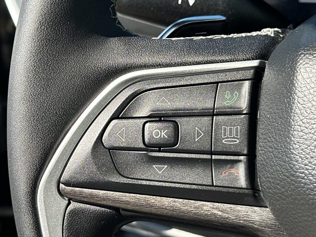 Used 2023 Jeep Grand Cherokee Limited AWD/4WD image 27