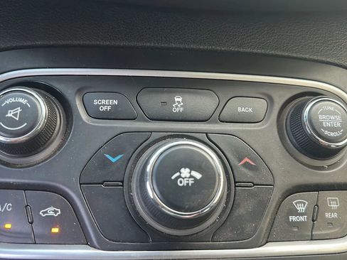 Used 2015 Chrysler 200 Limited w/ Convenience Group image 40