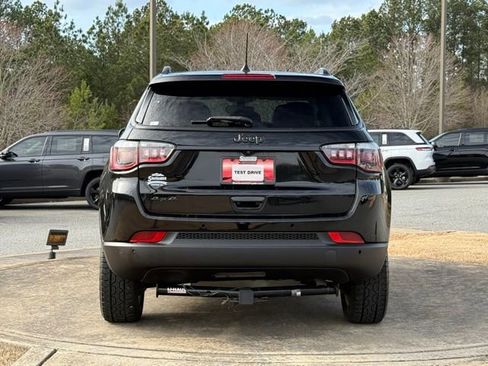 Used 2019 Jeep Compass Latitude w/ Cold Weather Group image 6