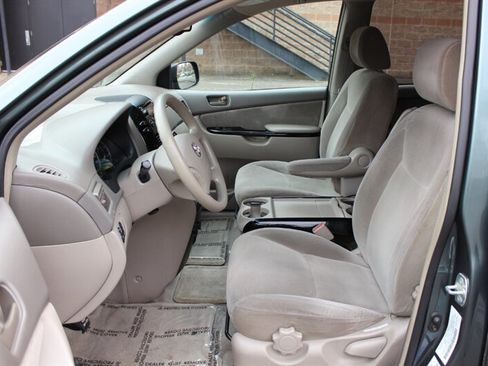 Used 2004 Toyota Sienna LE w/ LE Pkg 7 FWD image 10