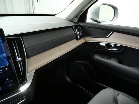 Used 2025 Volvo XC90 B6 Plus AWD/4WD image 20