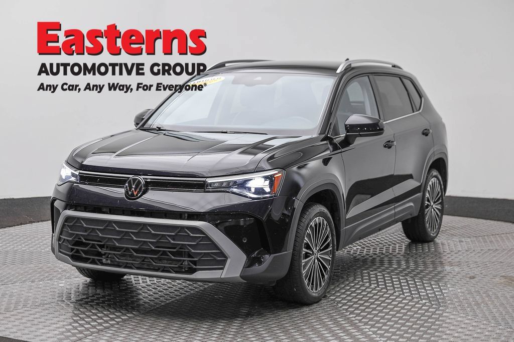 Used 2025 Volkswagen Taos SE FWD image 1