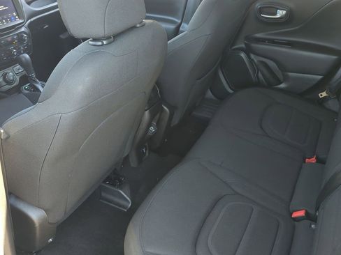 Used 2022 Jeep Renegade Latitude w/ Convenience Group image 22