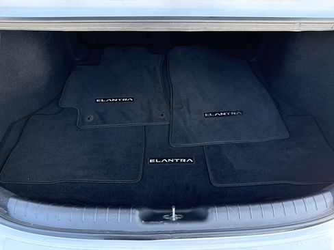 Used 2024 Hyundai Elantra Limited FWD image 5
