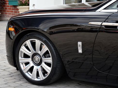 Used 2017 Rolls-Royce Dawn RWD image 25