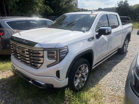 Used 2023 GMC Sierra 1500 Denali w/ Denali Reserve Package AWD/4WD image 3