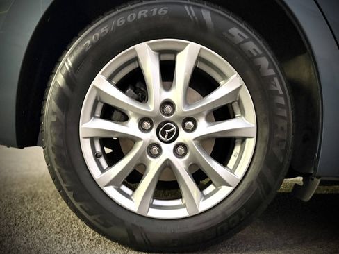 Used 2014 MAZDA MAZDA3 i Touring w/ Technology Package FWD image 17