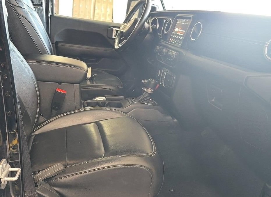 Used 2022 Jeep Wrangler Unlimited Sahara AWD/4WD image 5