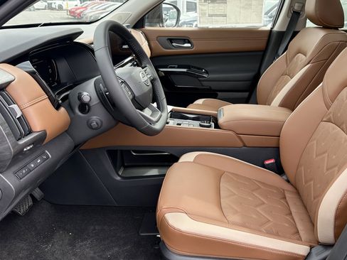 New 2026 Nissan Pathfinder Platinum AWD/4WD image 28