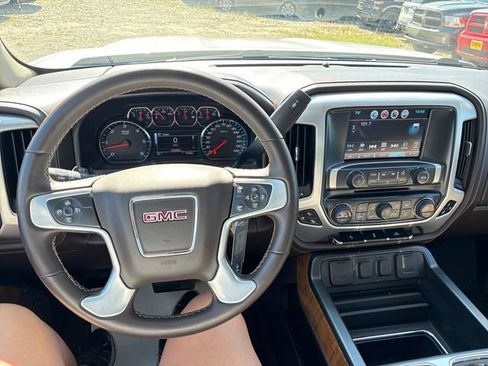 Used 2017 GMC Sierra 1500 SLT w/ SLT Premium Package AWD/4WD image 10