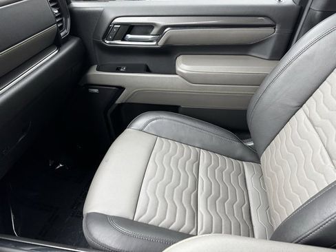 Used 2024 Chevrolet Silverado 2500 ZR2 w/ Technology Package image 24