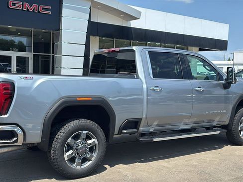 New 2026 GMC Sierra 2500 SLT w/ SLT Premium Package AWD/4WD image 8