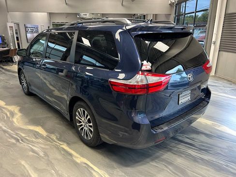 Used 2019 Toyota Sienna XLE w/ XLE Navigation Package FWD image 38