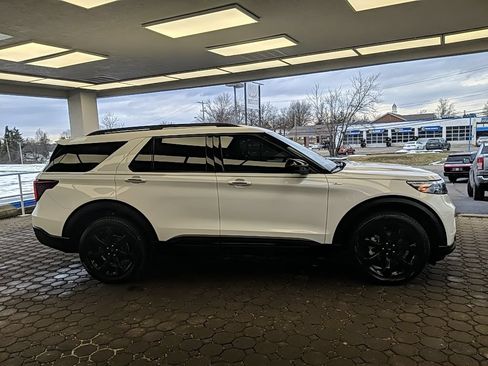 Certified 2023 Ford Explorer ST-Line AWD/4WD image 4